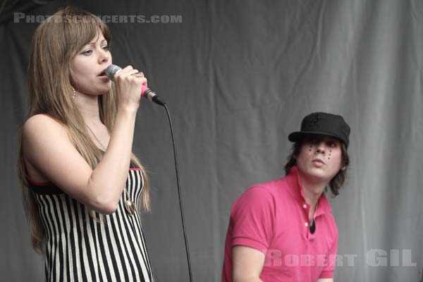 CHROMATICS - 2008-06-07 - PARIS - Parc de la Villette - 